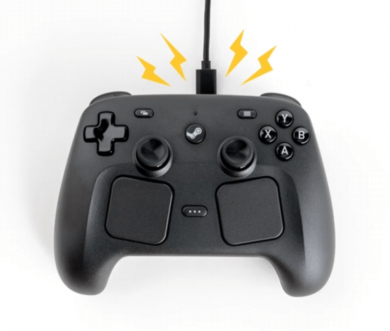 新型Steamコントローラーの全体像。Steamロゴとデュアルトラックパッドが特徴。