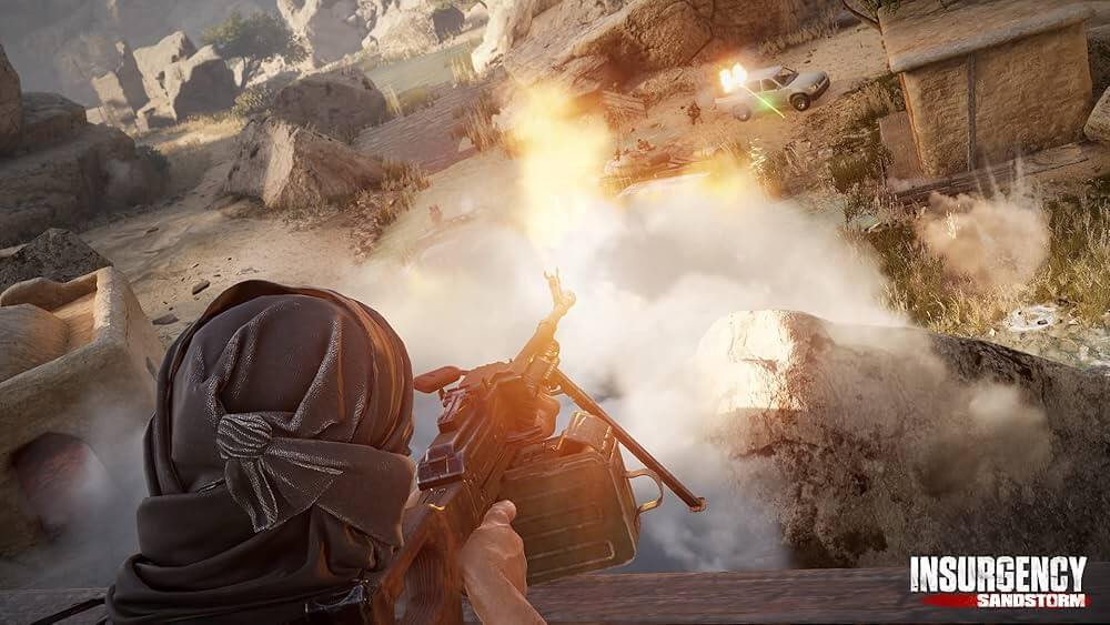 『Insurgency: Sandstorm』の激しい銃撃戦、兵士がカバーから敵を狙っている